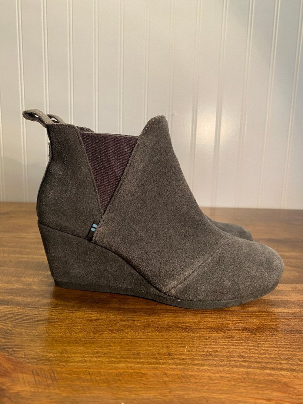 TOMS - Suede Wedge Ankle Booties - Gray Chelsea Comfort Boots - Women's Size 6.5